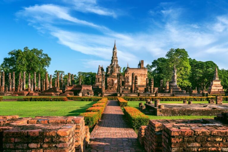 buddha-statue-wat-mahathat-temple-precinct-sukhothai-historical-park